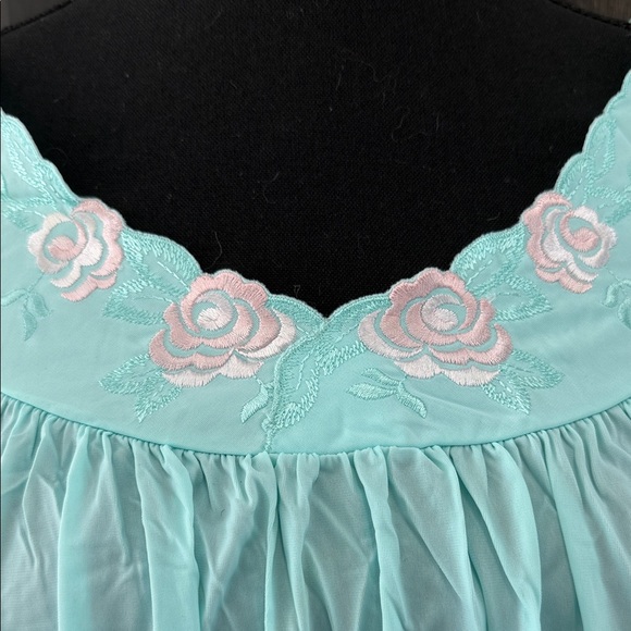Vintage Shadow line Light Blue Floral Embroidered 3XL Nightgown - Picture 2 of 6